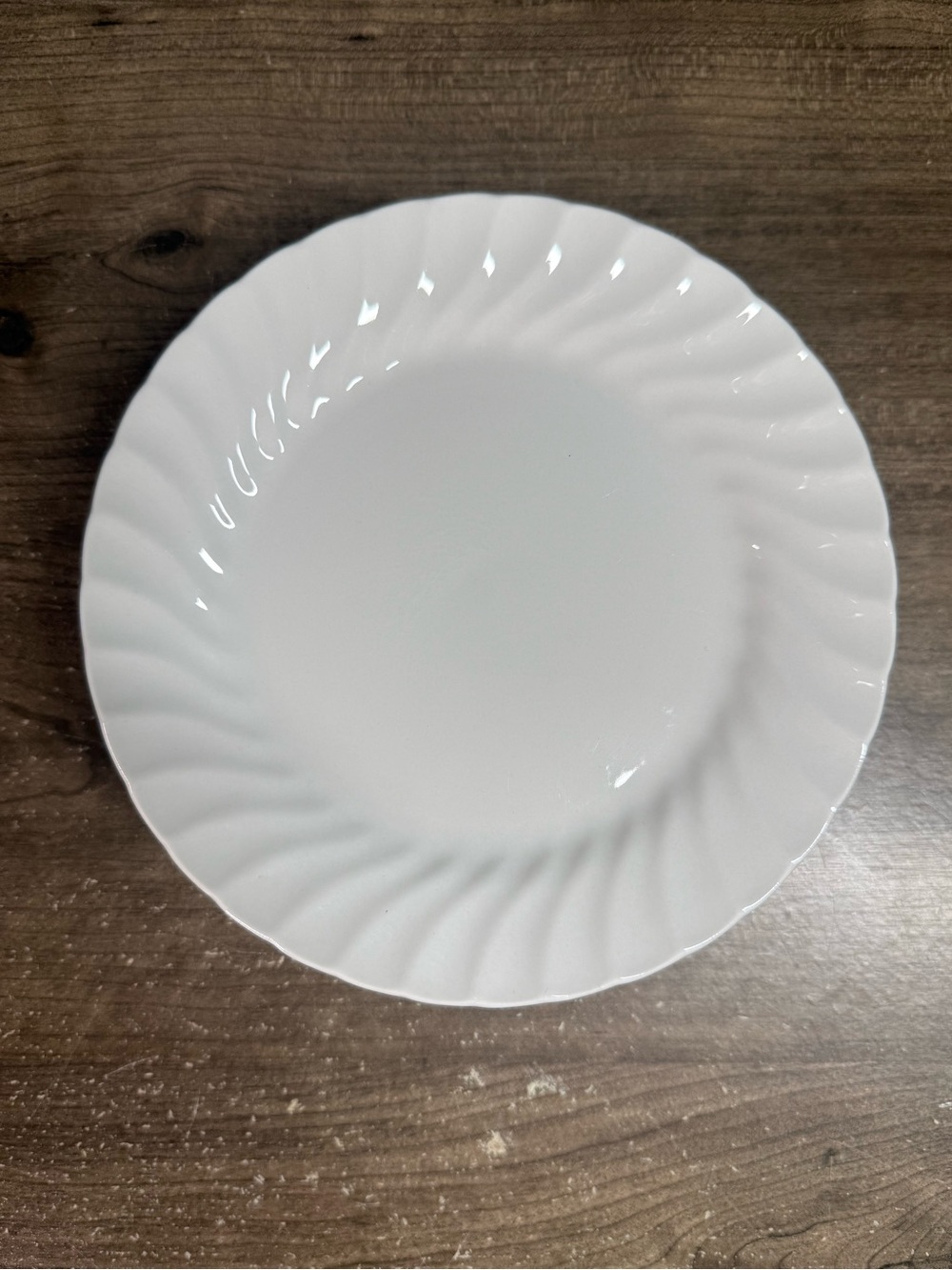 Johnson Brothers Regency White Swirl Luncheon Plates Set of 4 8 5/8”